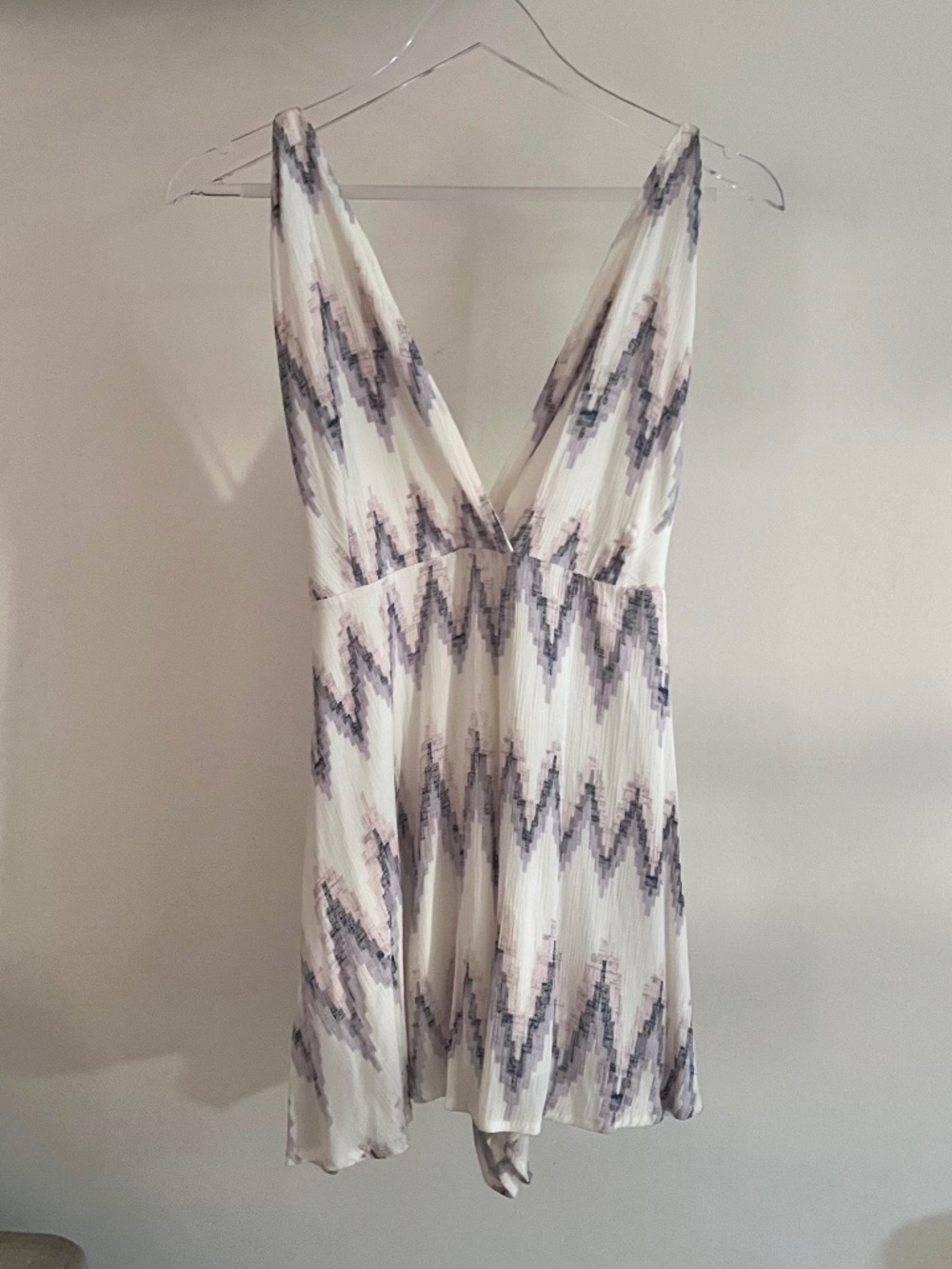 🪞 NWT White pink dark purple navy zigzag print sleeveless v neck front romper d